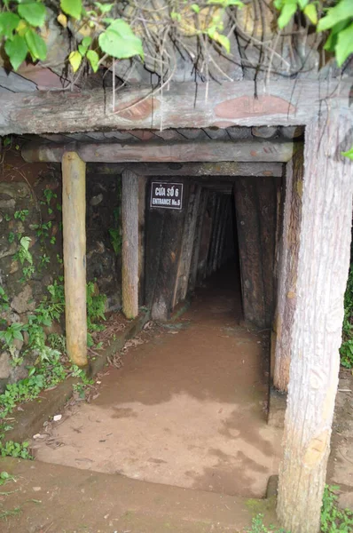 Ingang Van Vinh Moc Tunnels Bij Het Voormalige Dmz Vietnam Rechtenvrije Stockafbeeldingen