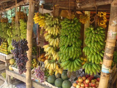 Sri Lanka 'da meyve ve sebze tezgahı.