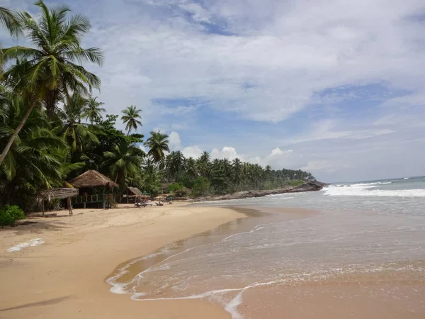 Praia Dourada Perto Cidade Mirissa Sri Lanka — Fotografia de Stock