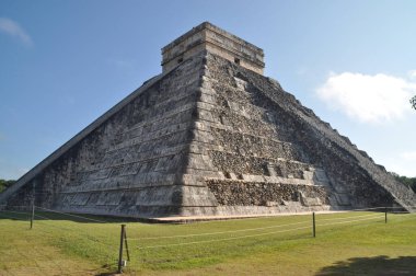 Kukulcan Tapınağı, Chichen Itza sit alanı, Meksika.