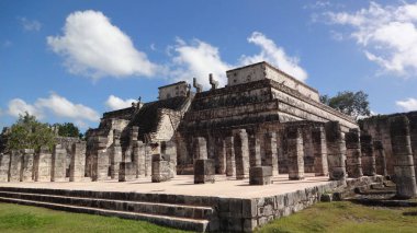 Chichen Itza Arkeolojik Alanındaki Savaşçılar Tapınağı, Meksika.