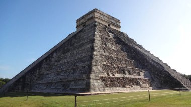 Kukulcan Tapınağı, Chichen Itza sit alanı, Meksika.