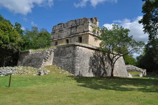 Chichen Itza arkeolojik alanındaki tapınak, Meksika.