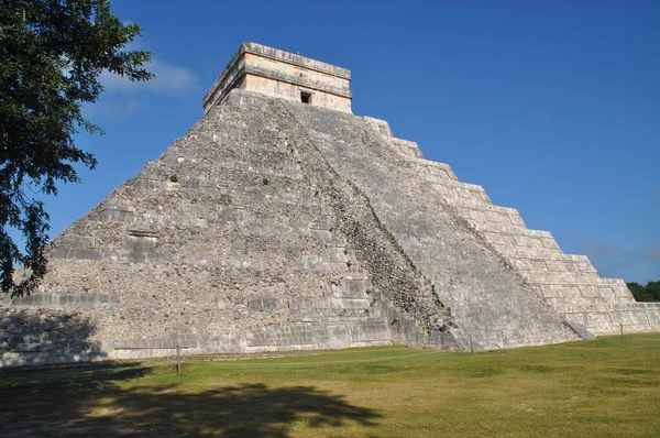 Храм Kukulcan Археологічних Розкопок Чичен Іца Мексика — стокове фото
