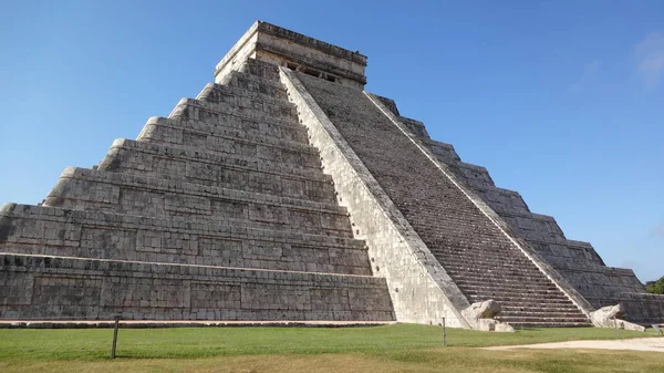 Den Tempel Kukulcan Den Arkeologiska Platsen Chichen Itza Mexiko — Stockfoto