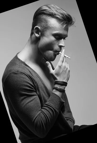 Emotive portrait of young fashionable model smoking  cigarette. Retro style. Close up. Black and white studio shot. — Stock Photo, Image
