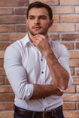 çekici genç işadamı