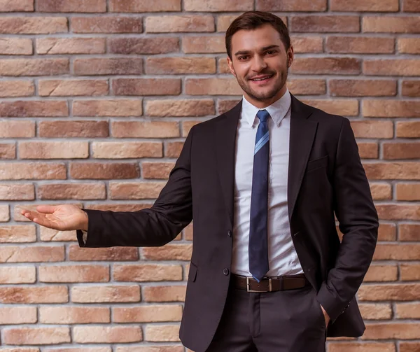 Joven empresario atractivo —  Fotos de Stock