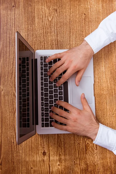 Hands and gadget — Stock Photo, Image