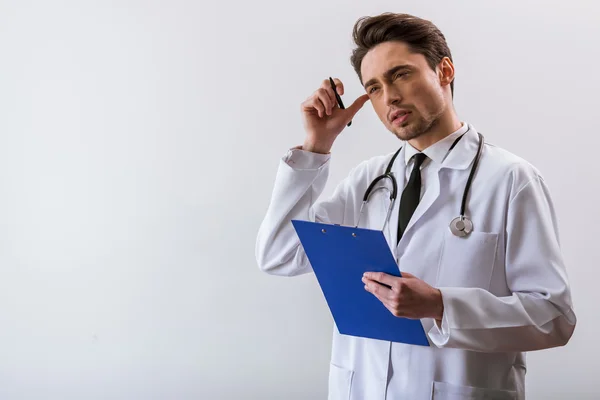 Guapo joven doctor — Foto de Stock