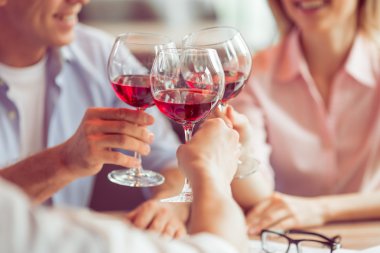 İş yemeği restoranda