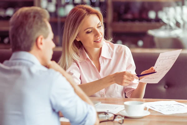 Almuerzo de negocios en restaurante — Foto de Stock