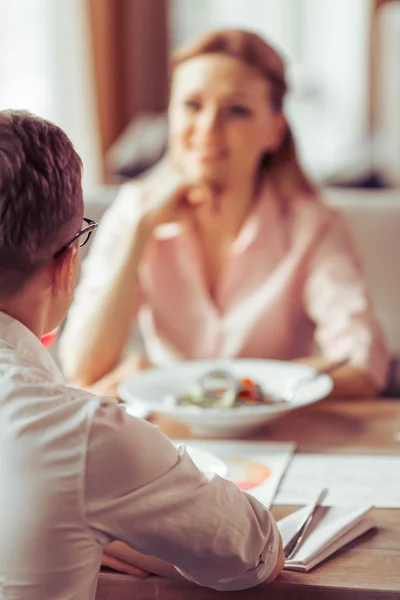 Pranzo di lavoro al ristorante — Foto Stock