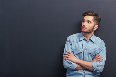 yakışıklı genç bir öğrenci