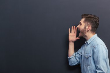 yakışıklı genç bir öğrenci