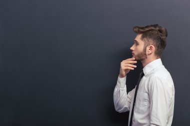 yakışıklı genç bir öğrenci