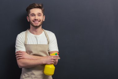 Yakışıklı genç bir işçi