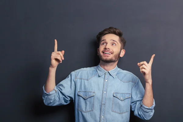 Guapo joven estudiante — Foto de Stock