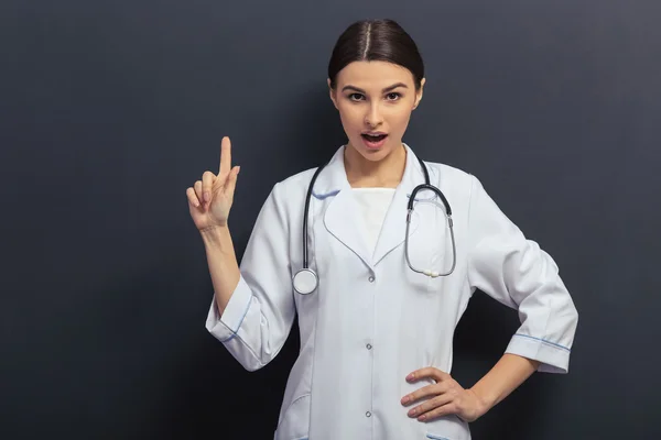 Jovem médico bonito — Fotografia de Stock