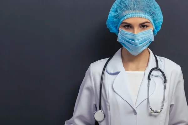 Hermoso médico joven — Foto de Stock