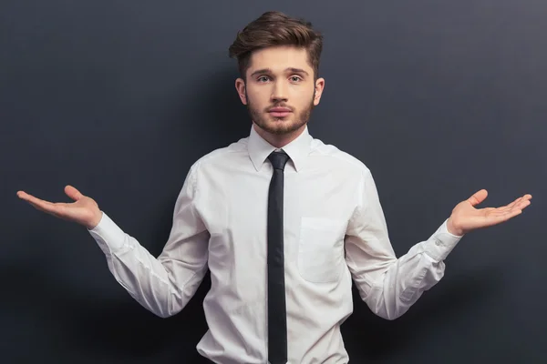 Guapo joven estudiante — Foto de Stock