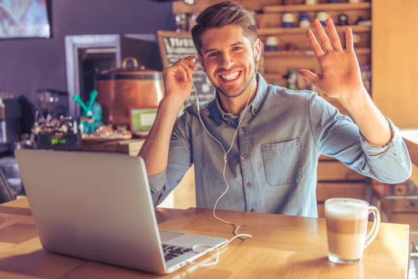 Ung affärsman i caféet — Stockfoto