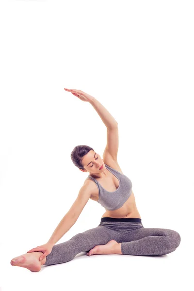 Chica atractiva haciendo yoga — Foto de Stock