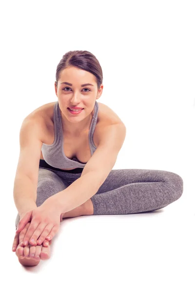 Chica atractiva haciendo yoga — Foto de Stock