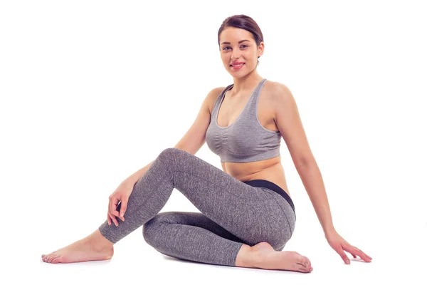Attraktiva flicka gör yoga — Stockfoto