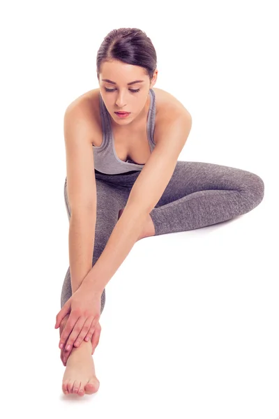 Chica atractiva haciendo yoga — Foto de Stock