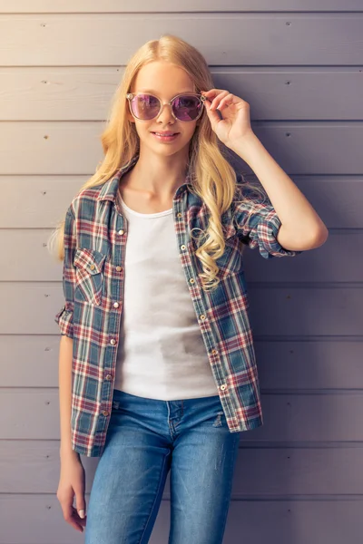 Ragazza adolescente bionda — Foto Stock