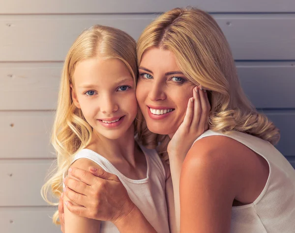 Mom and daughter — Stock Photo, Image