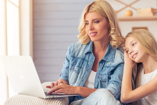 Mom and daughter — Stock Photo, Image