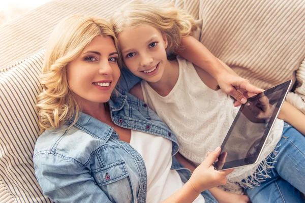 Mom and daughter — Stock Photo, Image