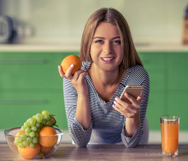 Girl in the kitchen — Stock Photo, Image