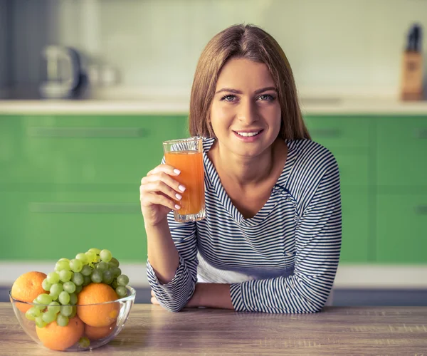 Girl in the kitchen — Stock Photo, Image