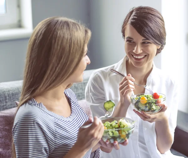 Ragazze a casa — Foto Stock