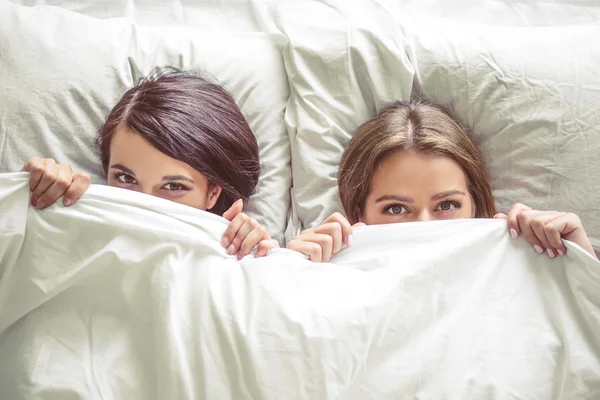 Meninas em casa — Fotografia de Stock