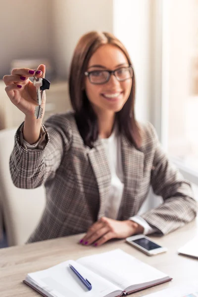 Attraktiva affärs dam i office — Stockfoto