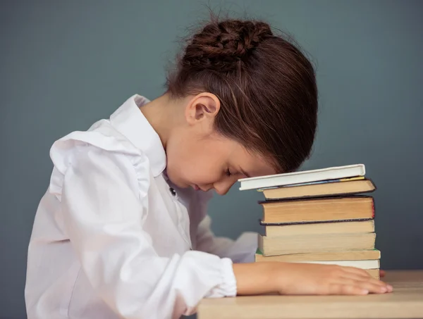 Charmant klein meisje van de school — Stockfoto