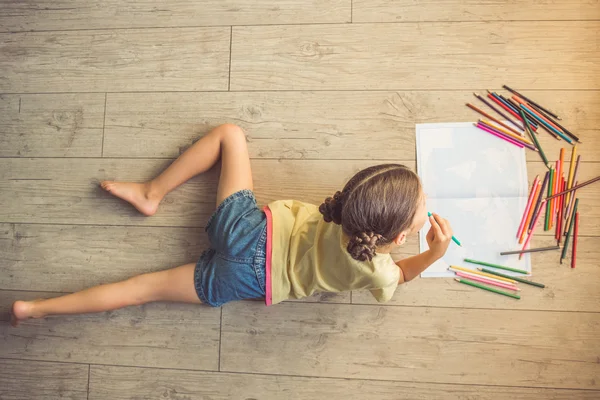 Encantadora niña en casa — Foto de Stock