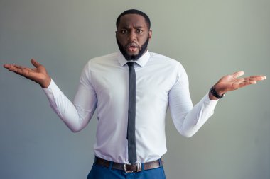 Yakışıklı Afro Amerikalı işadamı