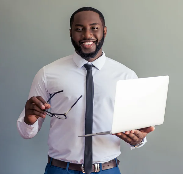 Afro American biznesmen z gadżet — Zdjęcie stockowe