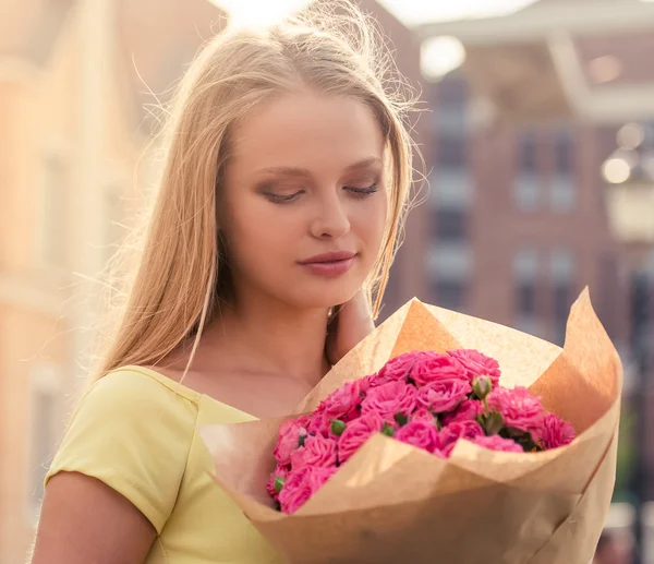 Attractive girl with flowers — Stock Photo, Image