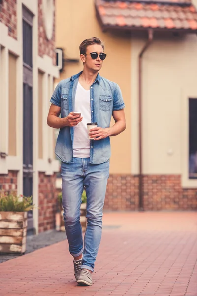 Joven con estilo — Foto de Stock