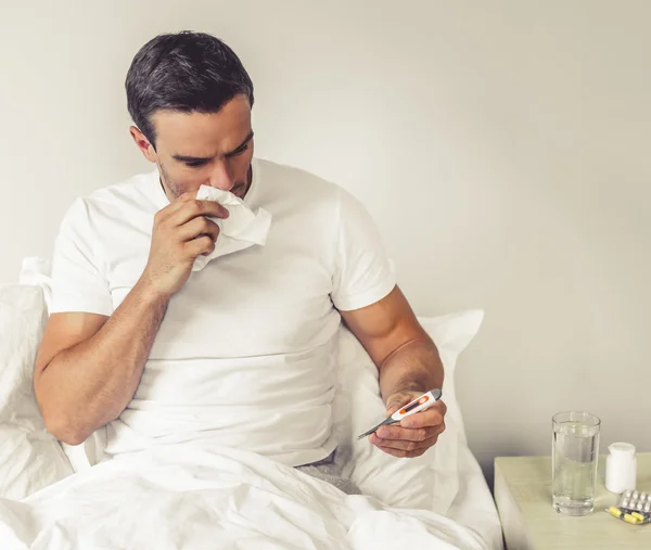 Man with common cold — Stock Photo, Image