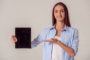 Gadget ile Çekici genç kız