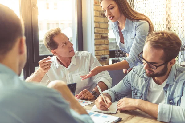 Gente de negocios trabajando — Foto de Stock