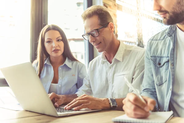 Gente de negocios trabajando — Foto de Stock