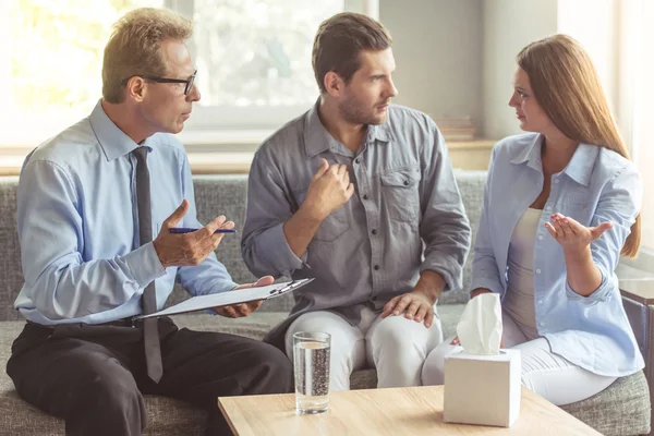 Couple at the psychotherapist — Stock Photo, Image